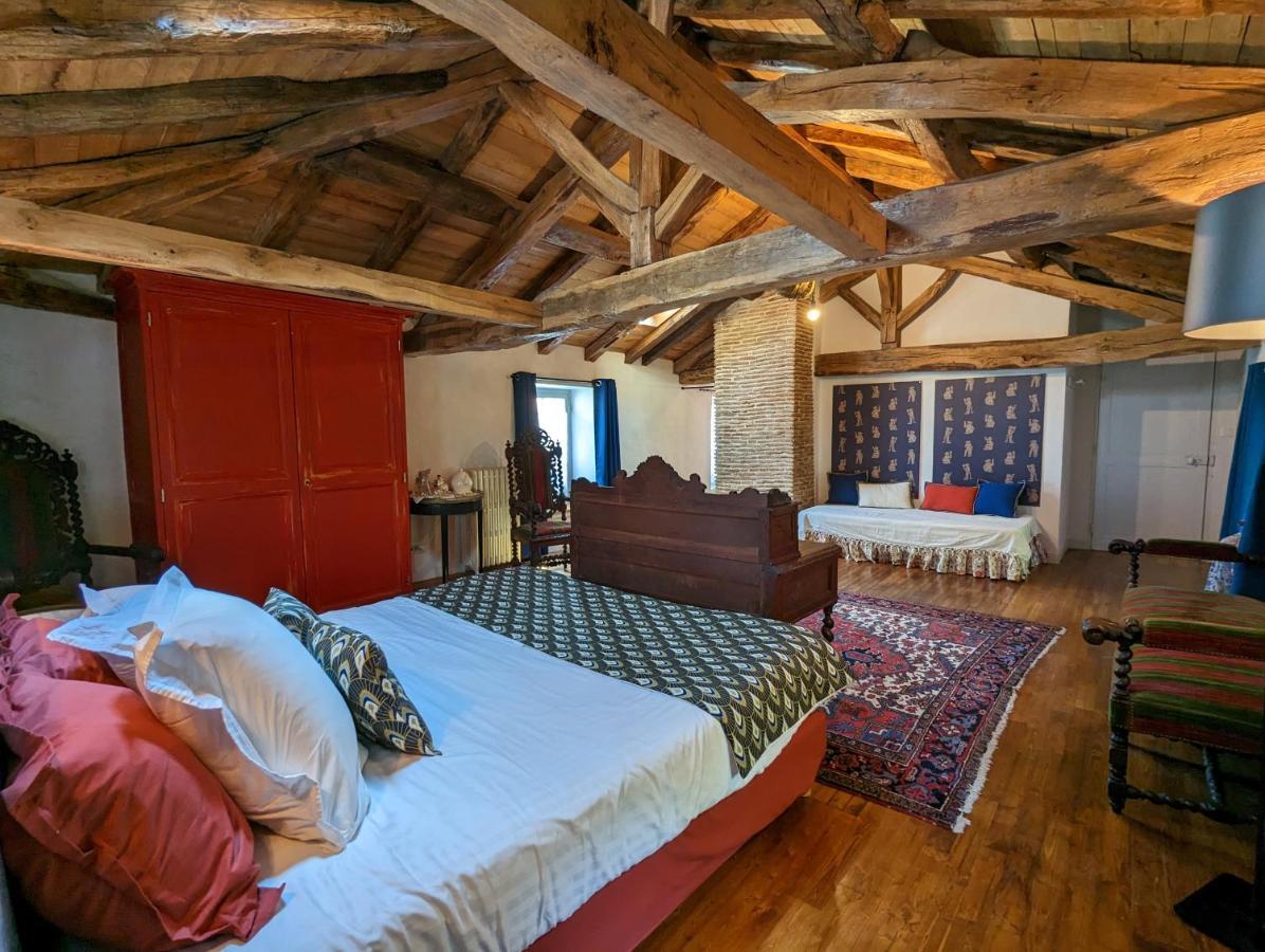 Chateau De Lavaud Montbron Buitenkant foto