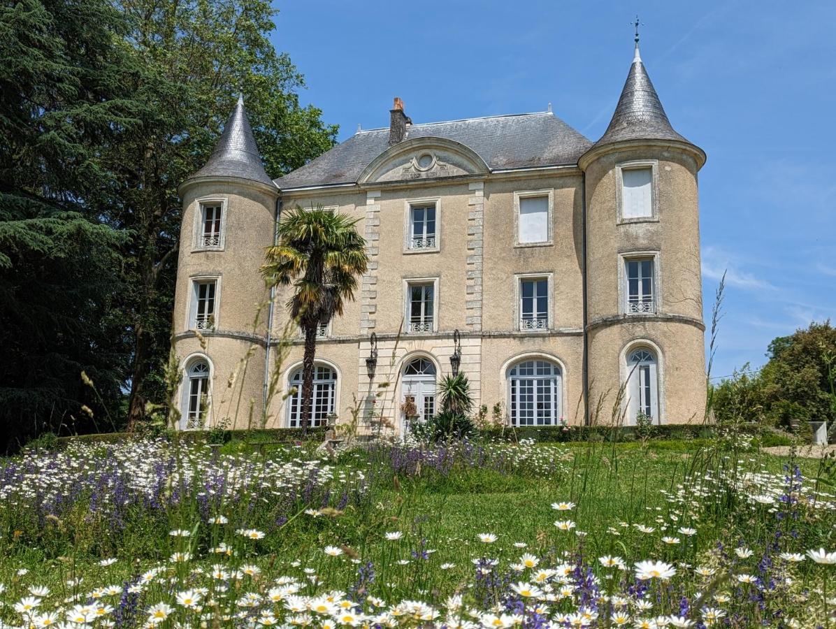 Chateau De Lavaud Montbron Buitenkant foto