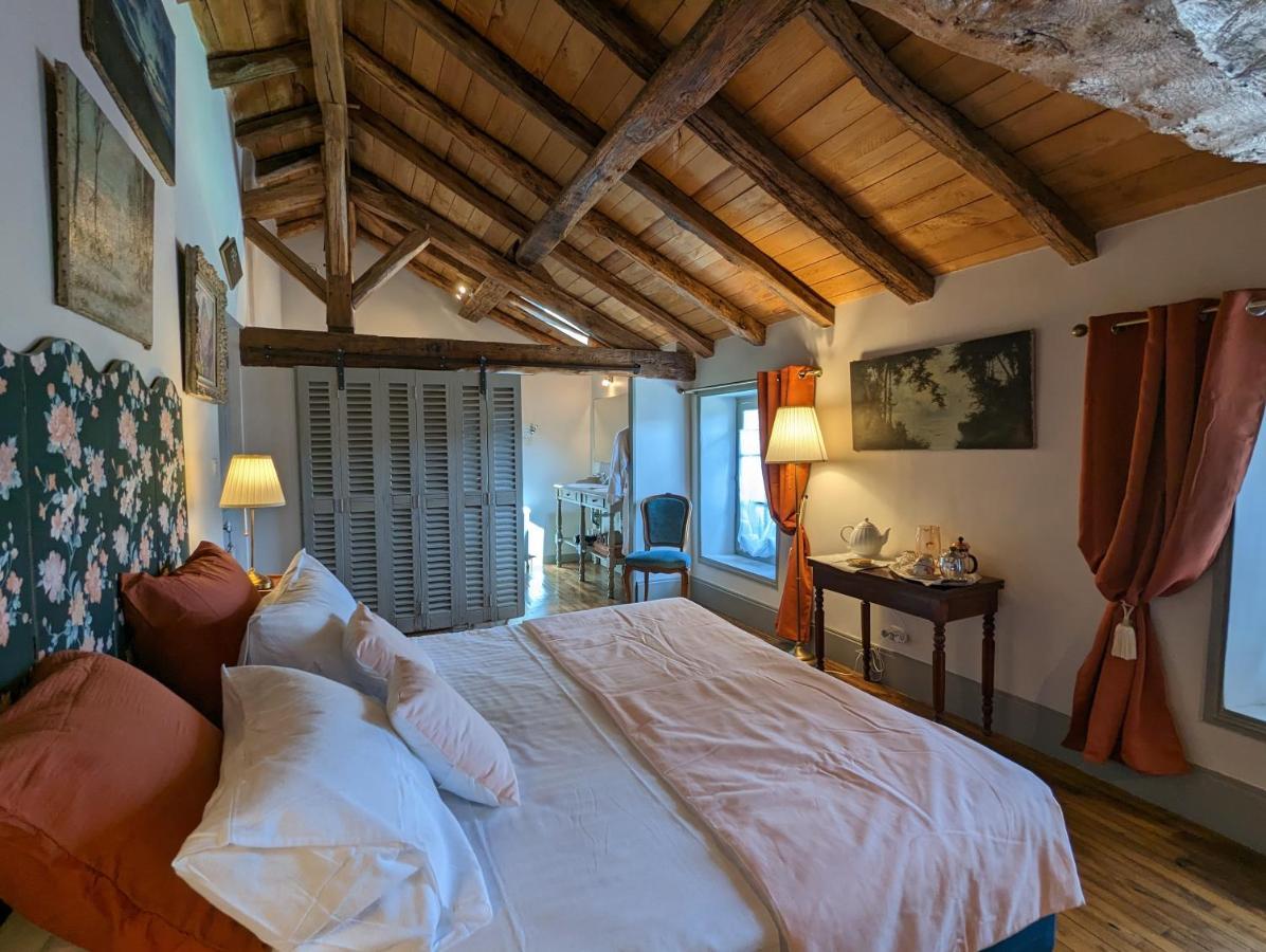 Chateau De Lavaud Montbron Buitenkant foto
