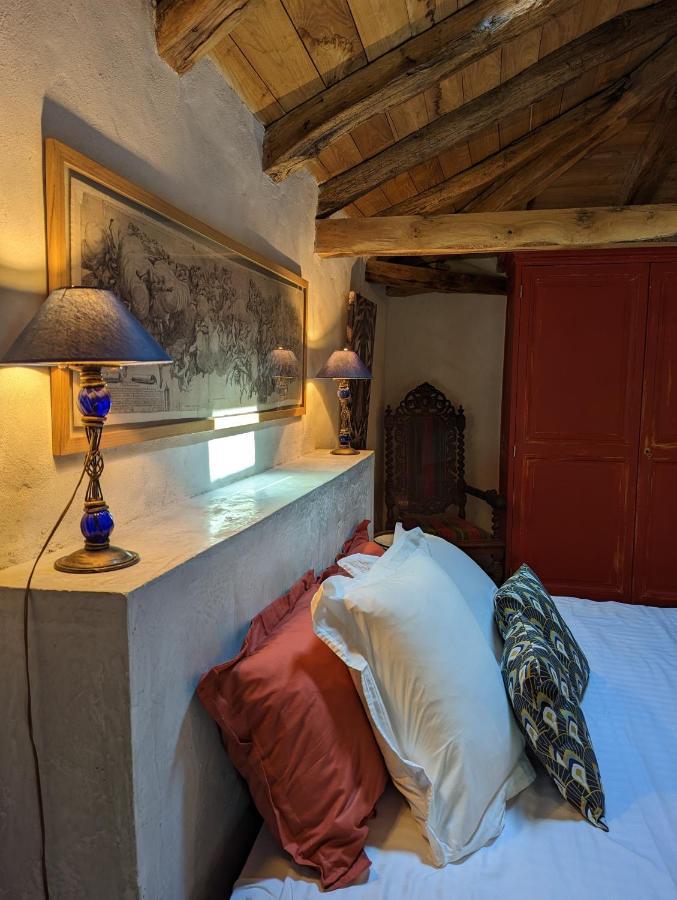 Chateau De Lavaud Montbron Buitenkant foto